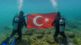 Tunceli'de Cumhuriyet Bayramı için 29 metre derinlikte bayrak açıldı