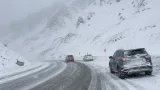 Palandöken Geçidi'nde kar yağışı ulaşımı aksattı