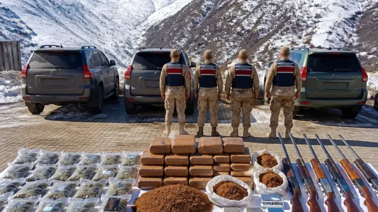Bingöl'de jandarma operasyonlarında 4 kişi tutuklandı, çok sayıda kaçak ürün ele geçirildi
