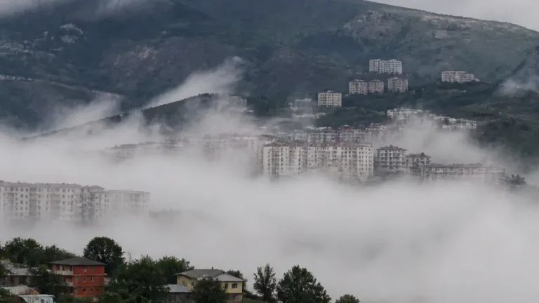 Bingöl’de yağış sonrası dağlar bulutların arasında kaldı