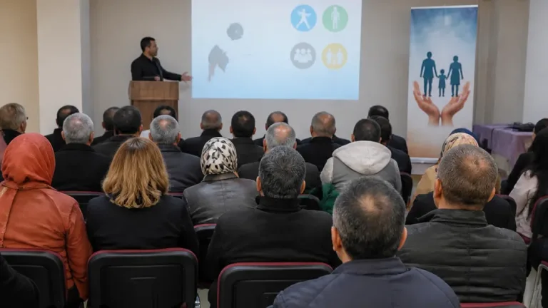 Bulanık'ta 'Ailenin Gücü' semineriyle madde bağımlılığına karşı farkındalık artırıldı